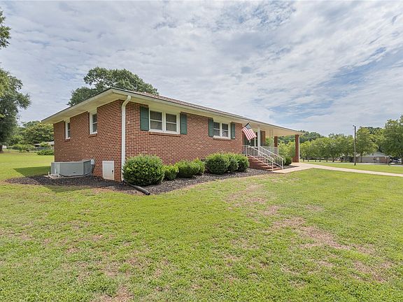 3rd image of 1020 Bern Cir