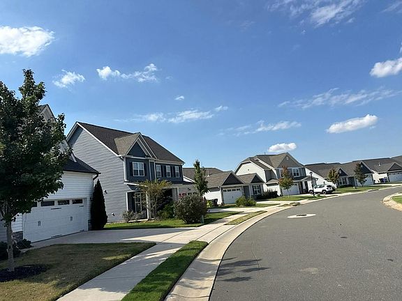 5th image of 662 Southwick Pl