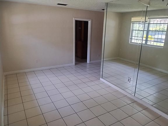 3rd image of 2043 W 18th St