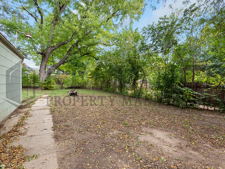 1022 S Yale St — Photo 2