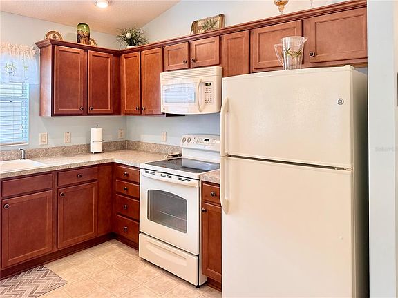 5th image of 2000 Goldenrod Ct