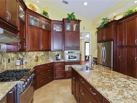 Gorgeous Kitchen with Island, Pot Filler, Wine Bar