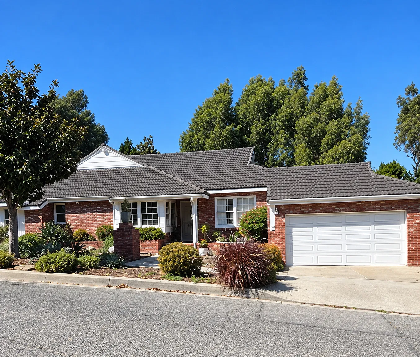 3955 Mount Vernon Drive — Photo 2