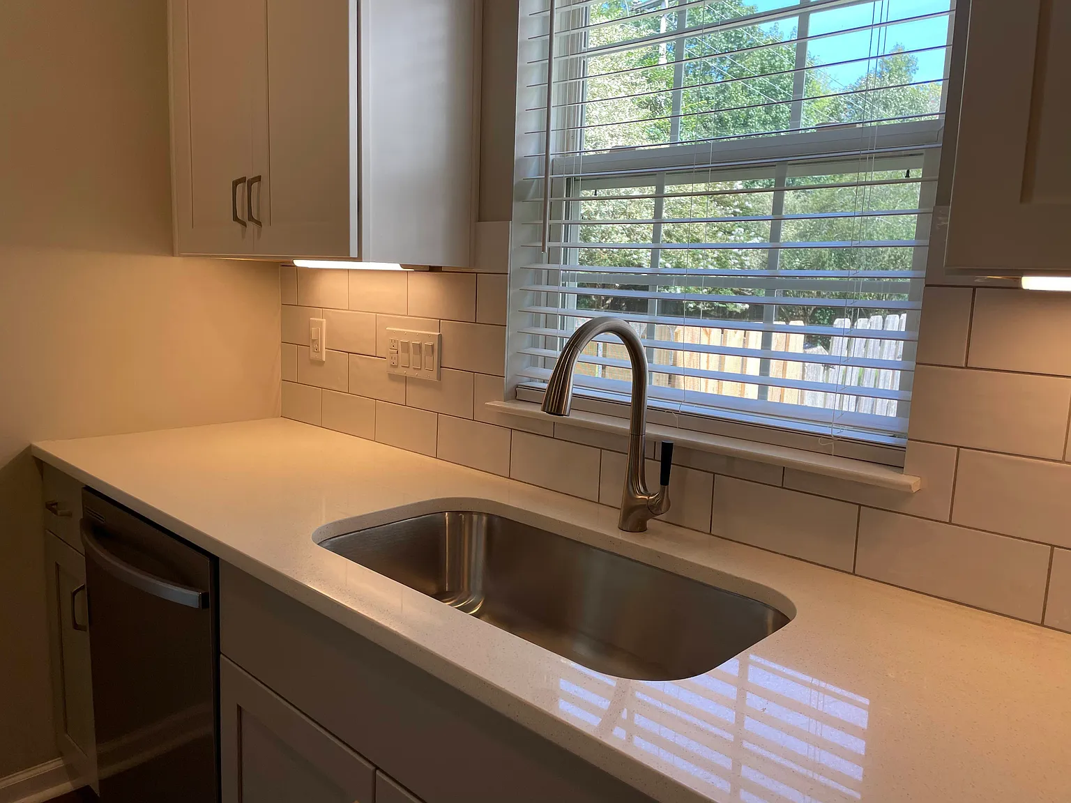 3 bed, 1300 sqft, $2,649 — Photo 4