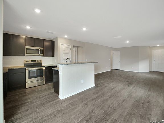 5th image of 535 Gouda Dr