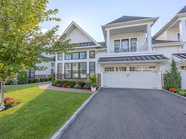 82101 Spruce Pond Circle #82101, Plainview, NY 11803