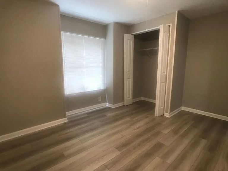 6803 Waters Ave — Photo 11