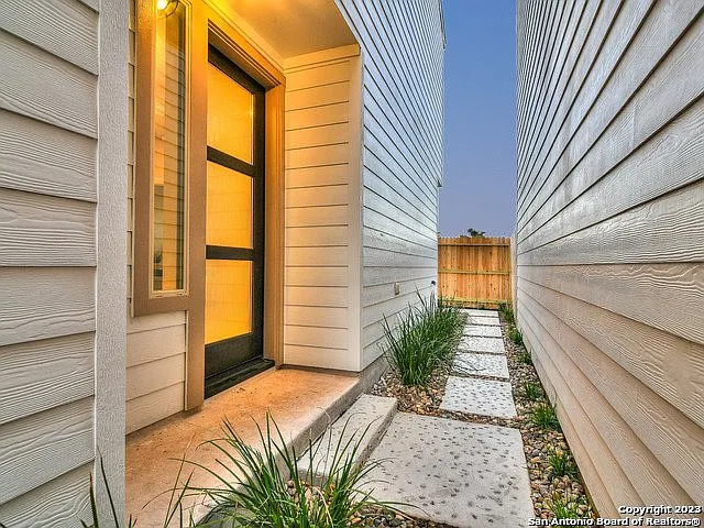 3831 Harry Wurzbach Rd #6 — Photo 2