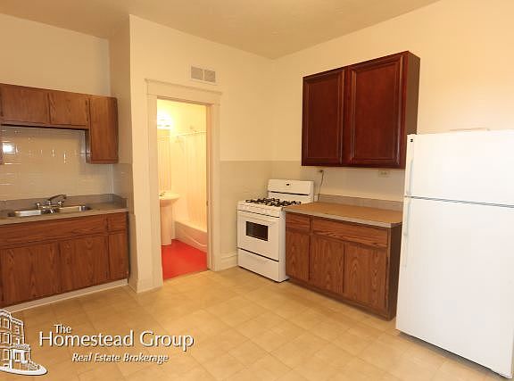 4th image of 1935 W Berenice Avenue # Second Floor