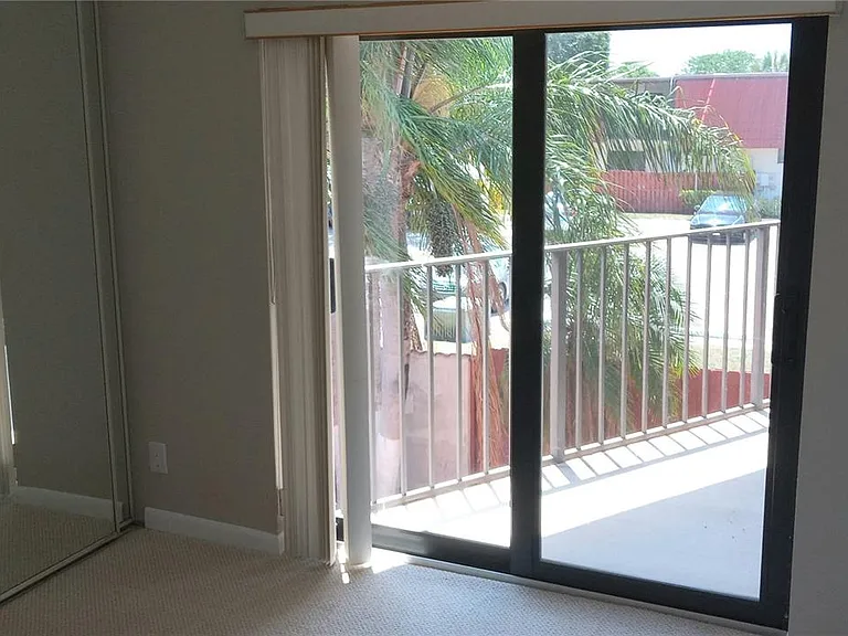 3841 Victoria Dr #14D — Photo 14