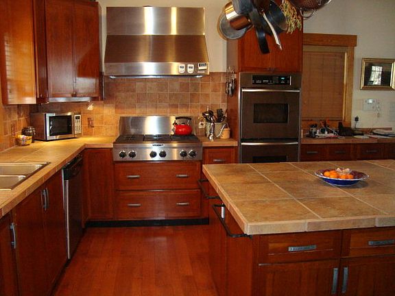 4th image of 396 Davis Dr