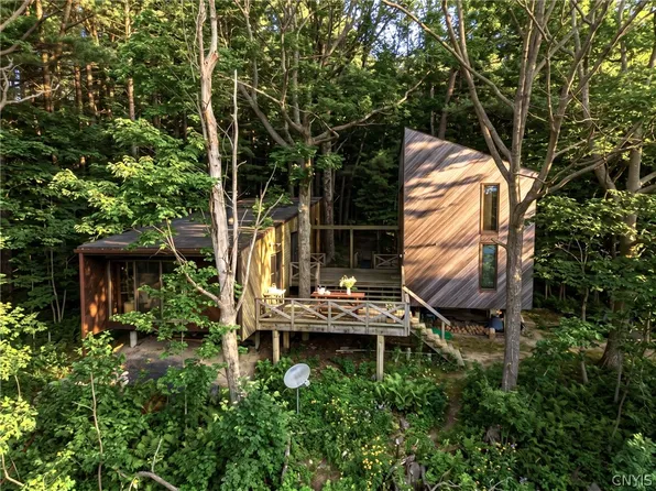 1015 Grays Lndg, Skaneateles, NY 13152