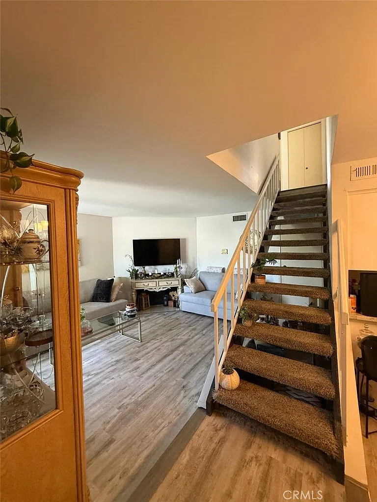 2 bed, 1.5 bath, 937 sqft, $2,700 — Photo 4