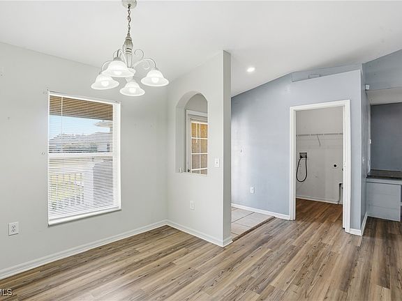 5th image of 1015 Chapel Ave