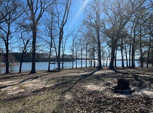 2 Chasin Fins Dr, Many, LA 71449