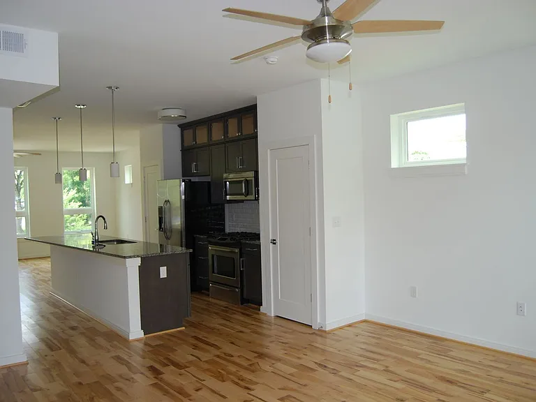 1109 Porter St — Photo 6
