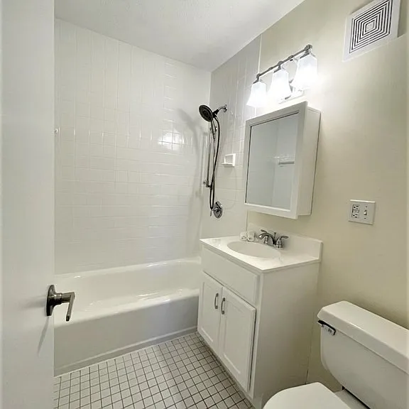 295 Main St #28 — Photo 9
