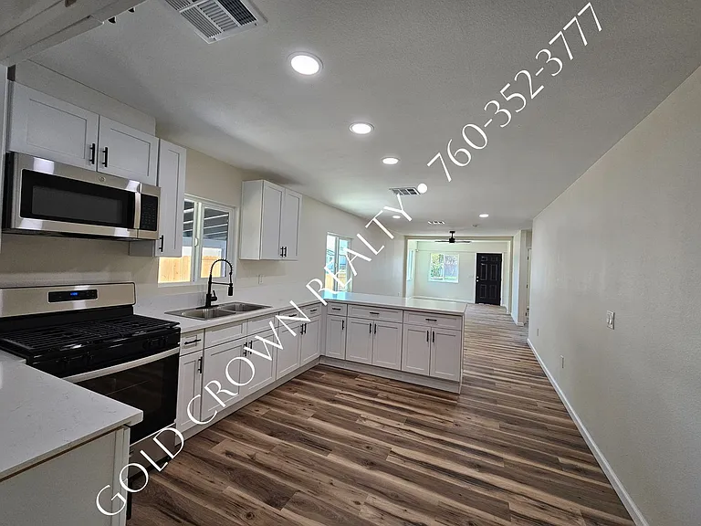 1070 W Euclid Ave — Photo 1