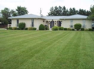 926 S Chapel Dr, Gibson City, IL 60936