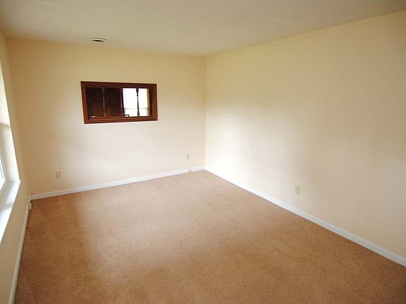 5th image of 9614 Blake Circle NE