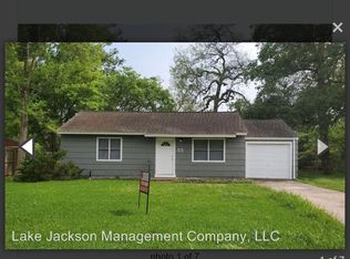 55 Huisache Ct, Lake Jackson, TX 77566