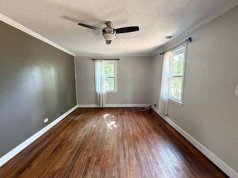 1627 Mason Ln — Photo 3