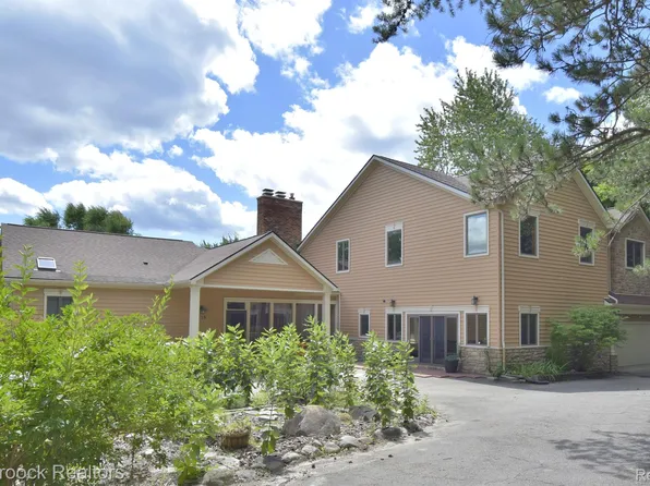 1615 Dutton Rd, Rochester Hills, MI 48306