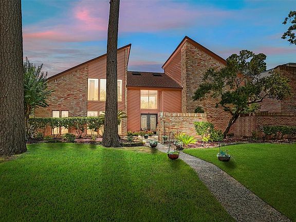 2nd image of 15703 Winding Moss Dr