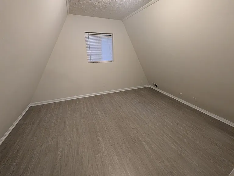 502 Rustwood Dr — Photo 5