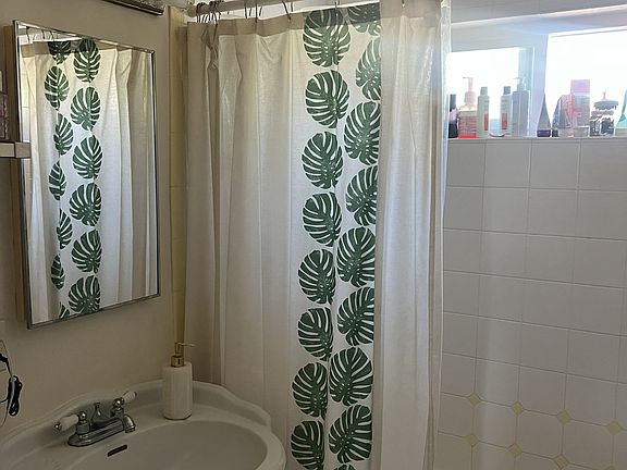 5th image of 1142 Oliver Ave #1142