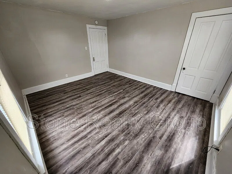 2 bed, 1.0 bath, $750 — Photo 3