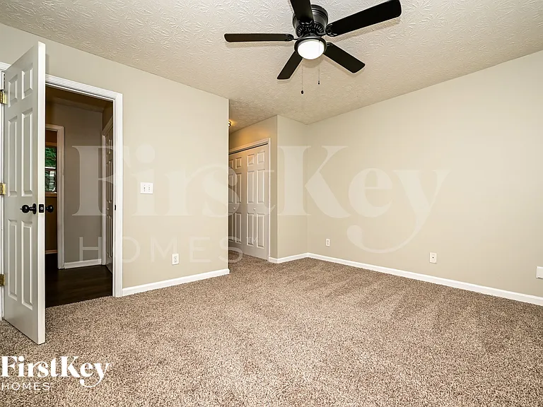 724 Westbury Dr — Photo 14