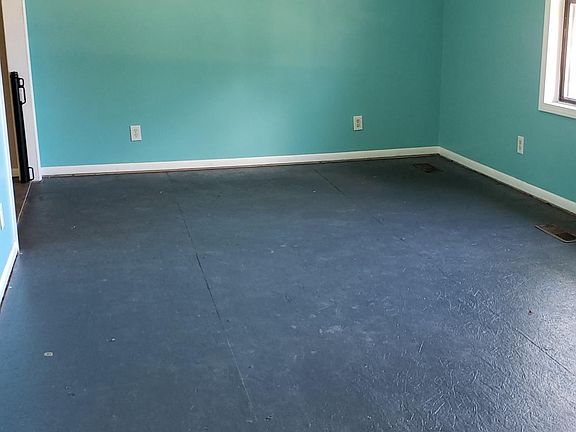 4th image of 22198 Mohawk Dr