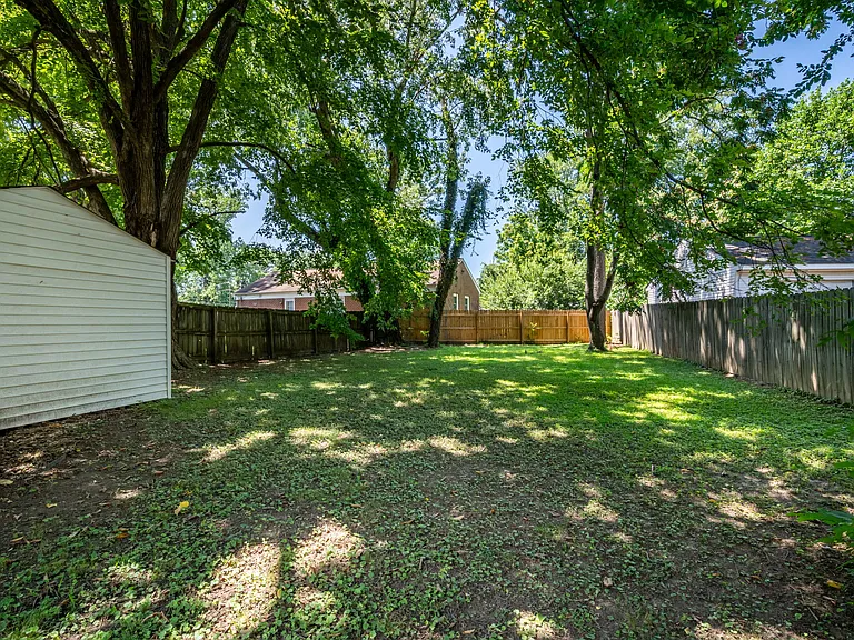 122 Hanover Ave — Photo 3