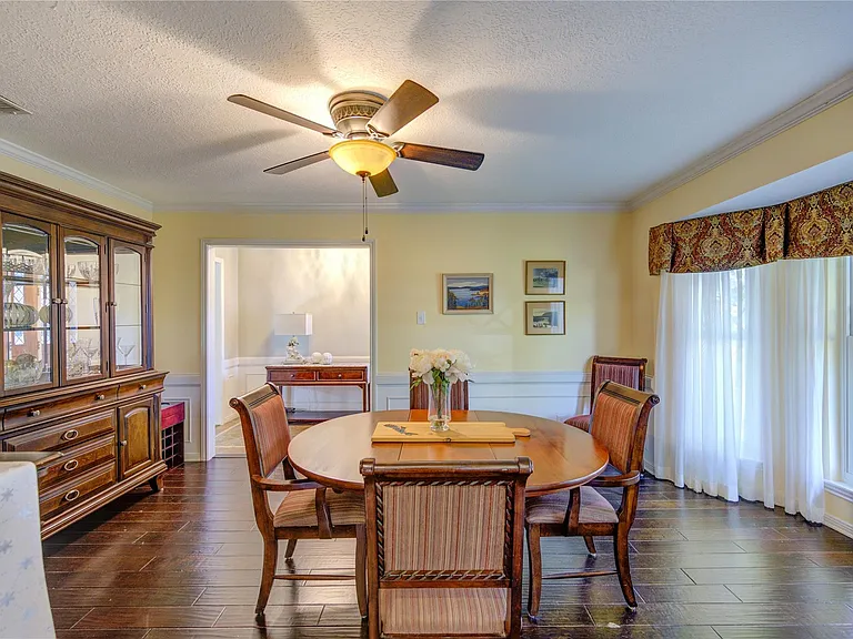 22526 Cove Hollow Dr — Photo 7
