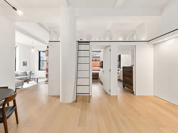 250 Mercer St APT B1003, New York, NY 10012