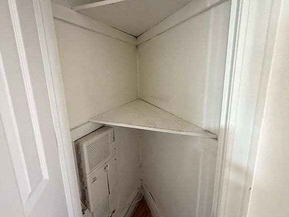 4th image of 179 W 48th St APT 17