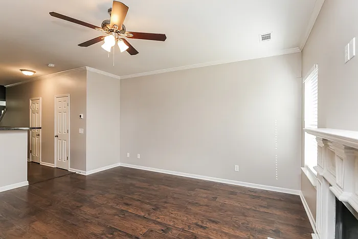 3 bed, 2.5 bath, 2065 sqft, $2,195 — Photo 4