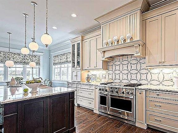 Huge kitchen 