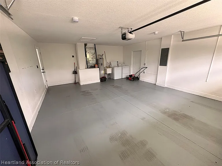 115 Fire Island Ave NE — Photo 11