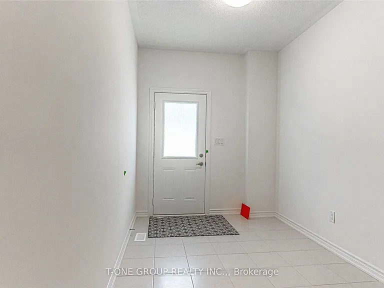 24 Massachusetts Ln — Photo 2