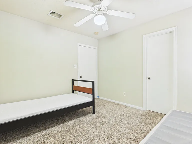 513 Camp Ct — Photo 19