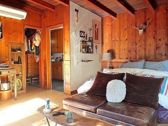 Suggestion for bed placement in the studio