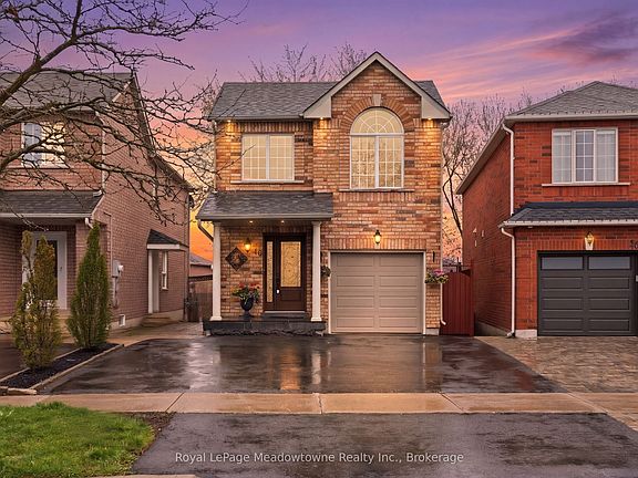 2nd image of 40 N Coolspring Cres
