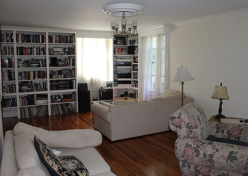 2nd image of 606 E Mansion St