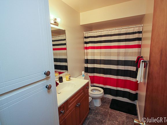 5th image of 905 Lancashire Ct SE