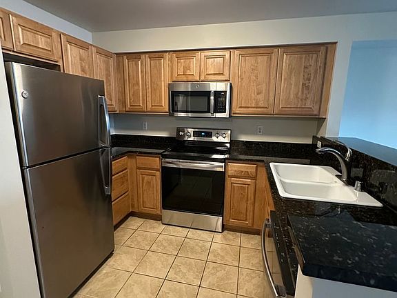 5th image of 110 Williams Ave S Unit 204