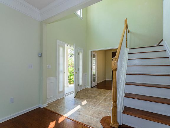 3rd image of 11251 Castlemain Cir N