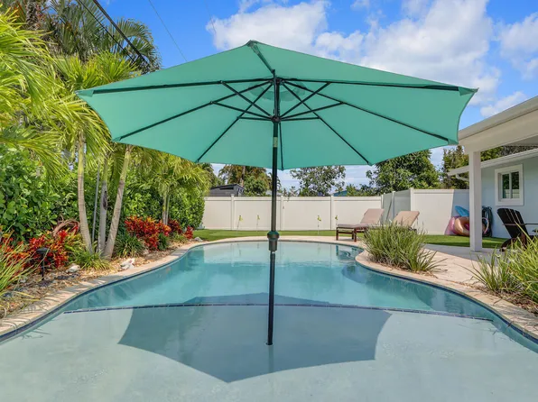 27 Willow Rd, Tequesta, FL 33469