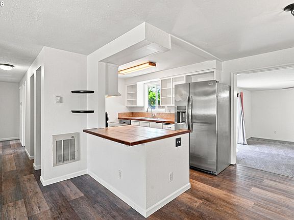 4th image of 345 N 7th Pl